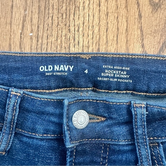 Old Navy 360 Rockstar Extra High Rise Super Skinny Jeans Size 4 - Picture 6 of 9